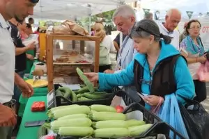 Храни и напитки поевтиняха през март