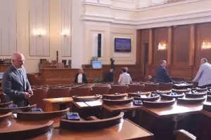  Закрийте парламента! На никого няма да липсва