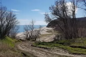 Джипове “плажуват” и на брега край Варна