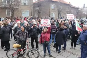  КЕВР призна, че вдига цената на водата на сляпо