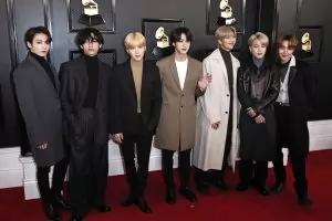 K-поп звездите BTS слизат от сцената, за да идат в казармата