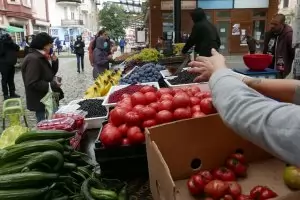 Цените на храните се укротиха в очакване на тревожна есен