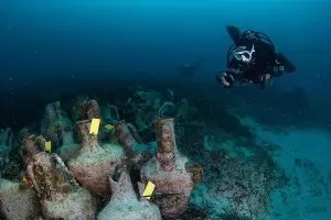 Гърция ще учи туристите да плуват културно