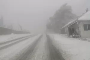 Сняг покри прохода Петрохан