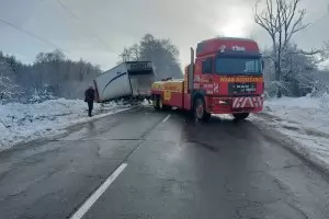 Катастрофа затрудни старта на ски сезона в Банско