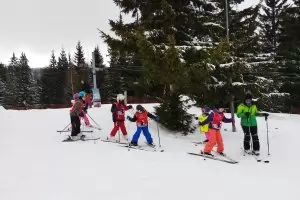 Кметове масово обявяват 3 януари за неучебен ден