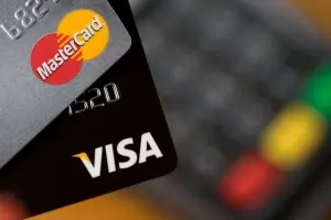 Visa и Mastercard до дни спират работа в Русия