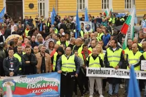 Полицаи и надзиратели поискаха по-високи заплати на национален протест