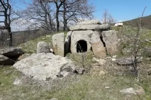 Свещените камъни на Сакар остават загадка 