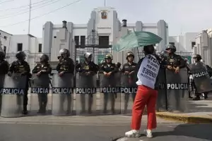 Перу затвори Мачу Пикчу и евакуира туристи заради протестите