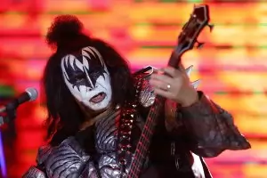 Джийн Симънс от Kiss дари $ 250 000 за болни деца