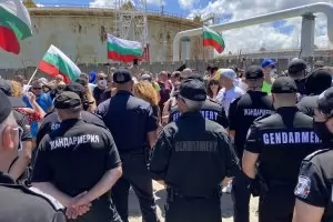 Странни жалби опитват да блокират събарянето на сгради от сарая на Доган