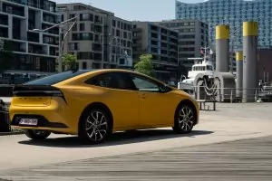 Toyota печели, че не продава повече електромобили