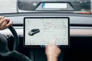 Роботаксито на Tesla се забавя