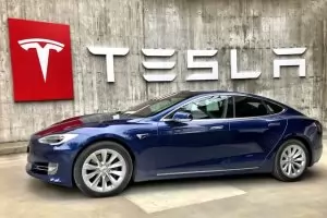 Акциите на Tesla се повишават