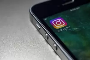 Instagram тества вертикални решетки на профили 

