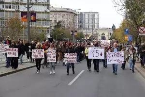 Десетки хиляди протестираха в Нови Сад за оставка на правителството