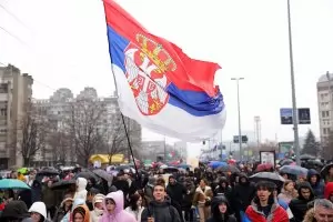 Стачки и протести блокират градове и магистрали в Сърбия