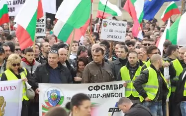 Синдикатите в МВР заплашиха с “впечатляващи протести” за заплати