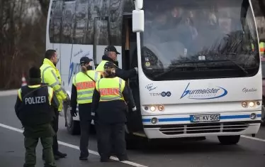 Страните от ЕС незаконно правят 
             гранични проверки в Шенген