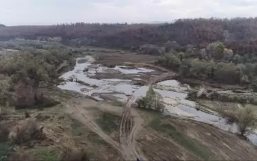 Граждани искат три оставки заради съсипването на р. Вит