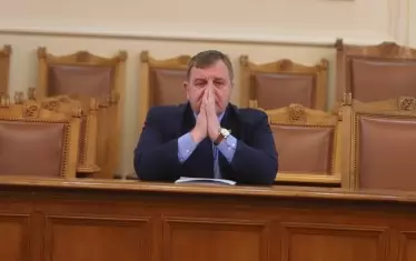 Каракачанов прогнозира извънредно положение и след 13 април