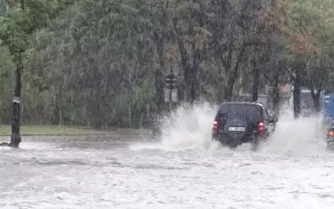 Свлачища блокираха главен път Е-79 в Кресненското дефиле