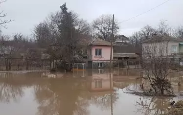 "Хубаво е, не е готово, ама ще видим" - река отнесе мост