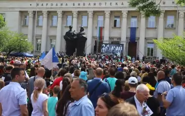 Езикът никога не губи, ръкописите 
не горят и буквите не избледняват