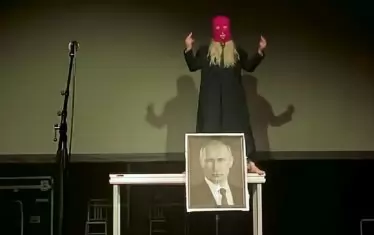 Pussy Riot искат трибунал за Путин в антивоенна песен