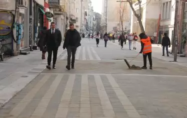 Обновената ул. “Шишман“ ще отвори за коли около Нова година