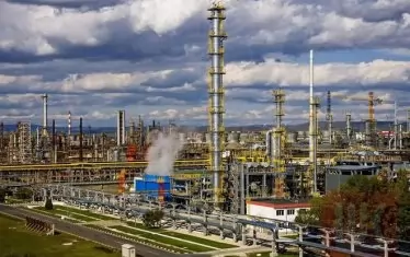 Кабинетът сменя "очите на държавата" в "Лукойл Нефтохим" 