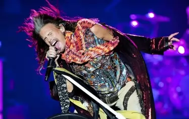 Aerosmith отлагат концерти от прощалното турне