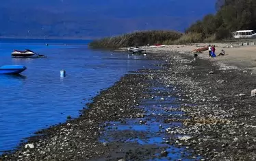 Ябълкови градини пресушават водите на Преспанското езеро