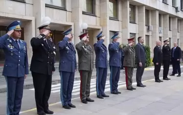 Генералите и Радев обявиха липсата на хора за най-голям проблем