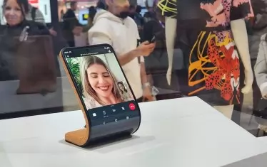 MWC 24: Изкуствен интелект, летящи коли и дигитално копие на Мария Калас 