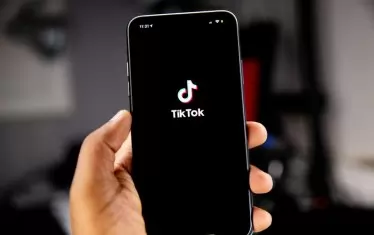 Дефект в TikTok компрометира акаунтите на CNN и Парис Хилтън