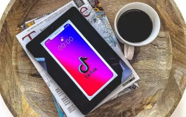 TikTok заменя стотици служители с изкуствен интелект