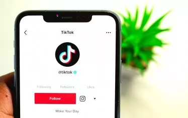 TikTok ще блокира филтрите за красота за тийнейджърите  